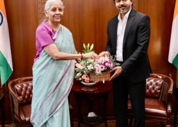 பிரதமரிடம் முதல்வர் பல்வேறு கோரிக்கைகள் வலியுறுத்தல்