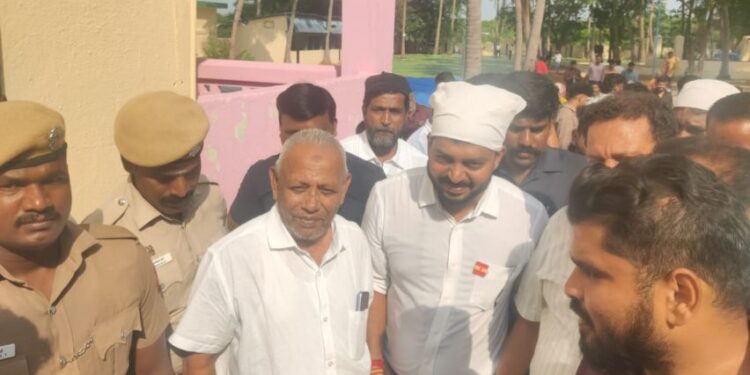 காரைக்குடியில் பக்ரீத் நல்வாழ்த்து தெரிவித்த அமைச்சர்