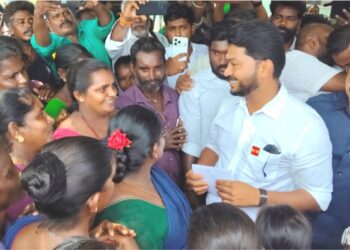 துப்புரவு பணியாளர்களின் கோரிக்கைகளை கேட்டறிந்த அமைச்சர்