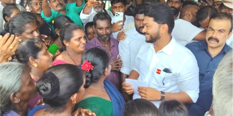 துப்புரவு பணியாளர்களின் கோரிக்கைகளை கேட்டறிந்த அமைச்சர்