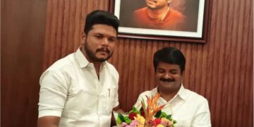 அமைச்சர் ஜா. முகமது பர்வேஸை சந்தித்த முன்னாள் அமைச்சர்