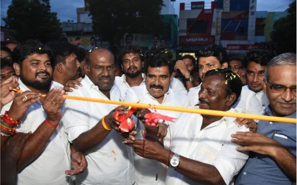 புதிய பேருந்து நிலையத்தை திறந்து வைத்த அமைச்சர்